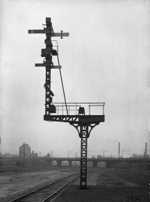 Schaerbeek - ,2824 - Etat Belge - gare de Schaerbeek - Fond ACEC, collection Bois-du-Cazier.jpg